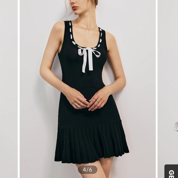 Commense Dresses & Skirts - Commense Bow Pleated Short Dress